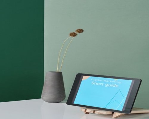 BEGINNERS guide displayed in a calm hotel setting
